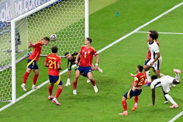 华体会官网-【观点】西班牙技术优势弥高，挑战者唯有“反归化”？